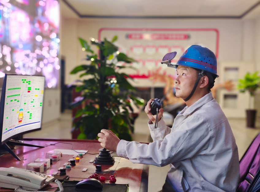 把青春煉成勞模勛章——記陜鋼集團(tuán)2023—2024年度勞動(dòng)模范王程龍 把青春煉成勞模勛章——記陜鋼集團(tuán)2023—2024年度勞動(dòng)模范王程龍