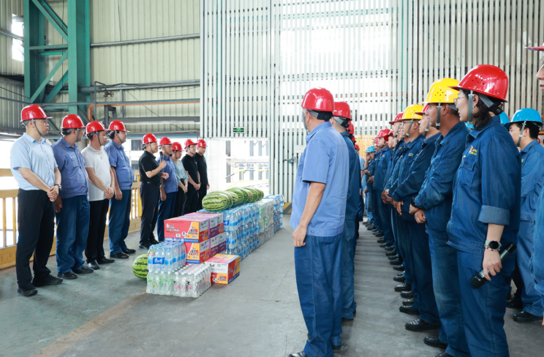 郗九生、雷達(dá)分別深入生產(chǎn)一線開展送清涼慰問活動(dòng)